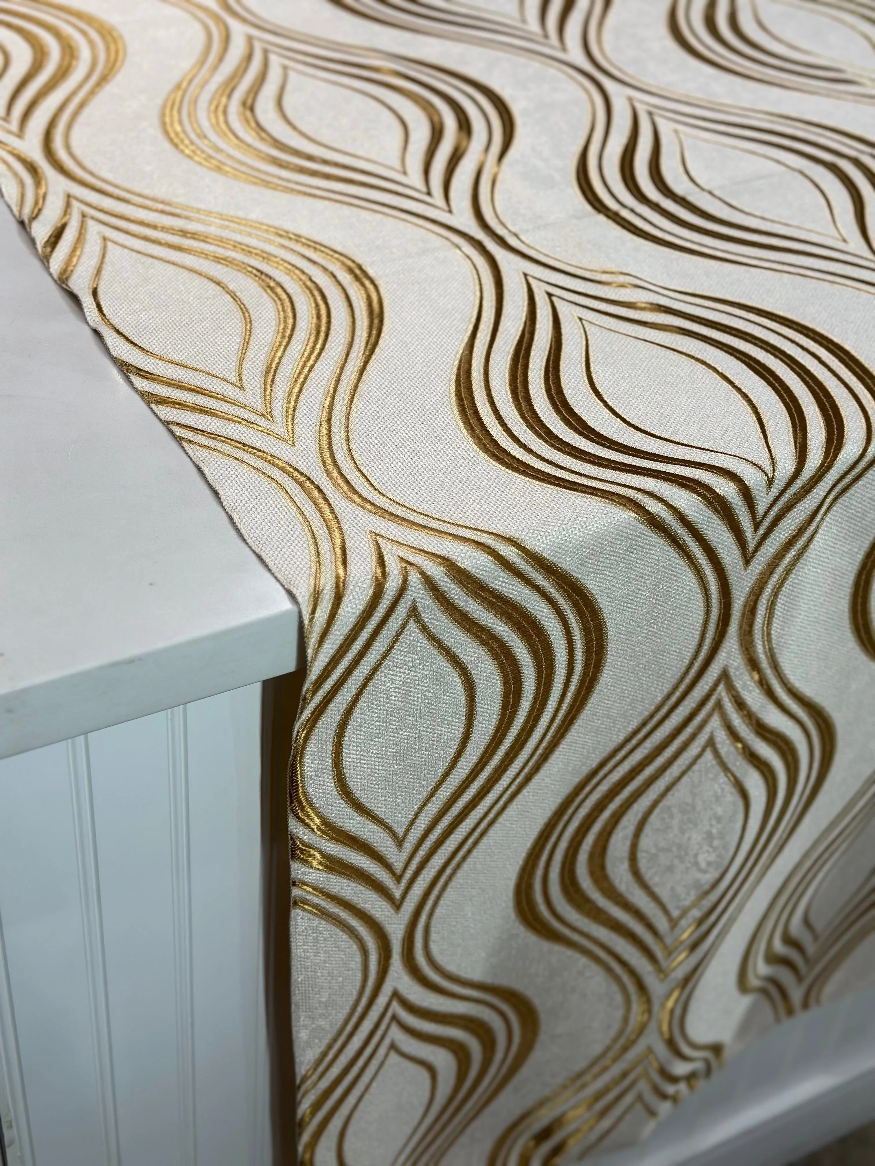 2pcs - Eclipse Jacquard (Reversible) Table Linen 90" Round - Gold